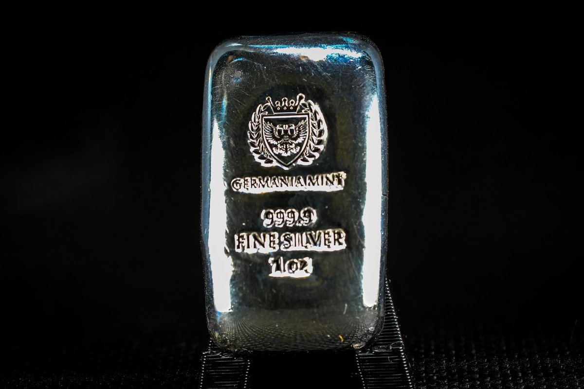 This little guy was hard to get a picture of because of how shiny it is, I had to use mostly side lighting to see any details. This is also  my new fidget/worry stone, for some reason it is very soothing to keep it in my hand and fiddle with it