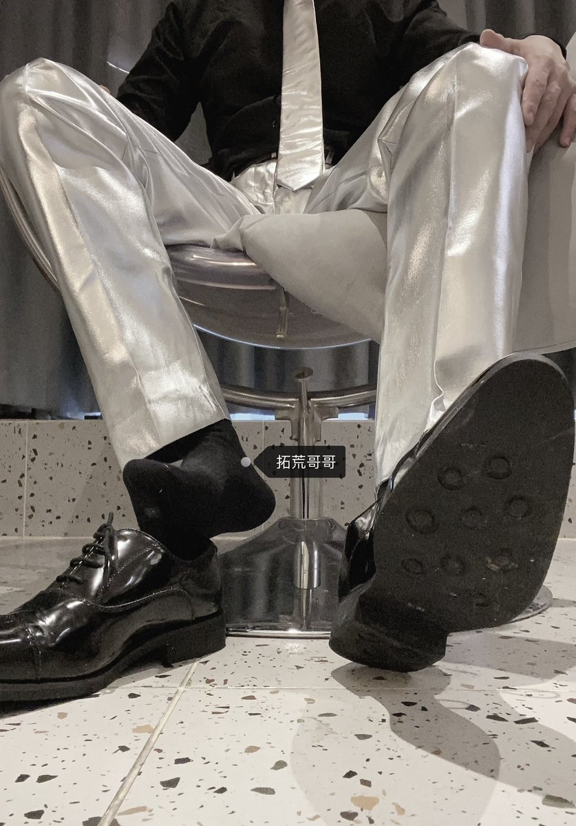 #正装
#正装黑袜
#皮鞋黑袜
#正装S熟男 
#正装S
真正的🐶闻着味就回来