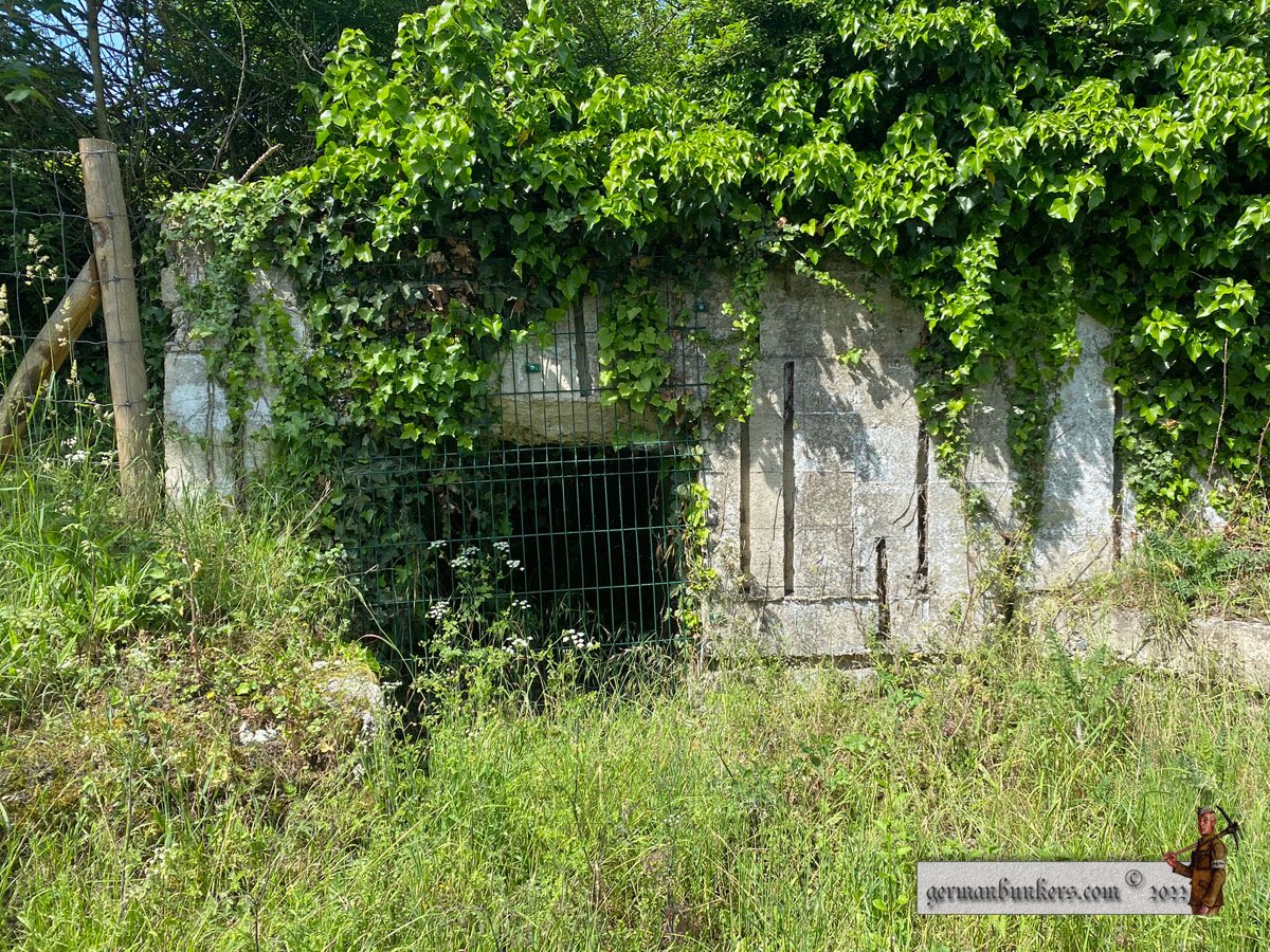 germanbunkers's tweet image. This remarkable sight along the Atlantikwall is StP St Firmin Bihen H.K.B. of the AOK 15 HKAR 7 Batterie which held 17 cm guns. The batterie covered the Baie de Somme, this 688 type casemate bunker now sits in a flooded sandpit. Last shot a Guard house bunker #WW2