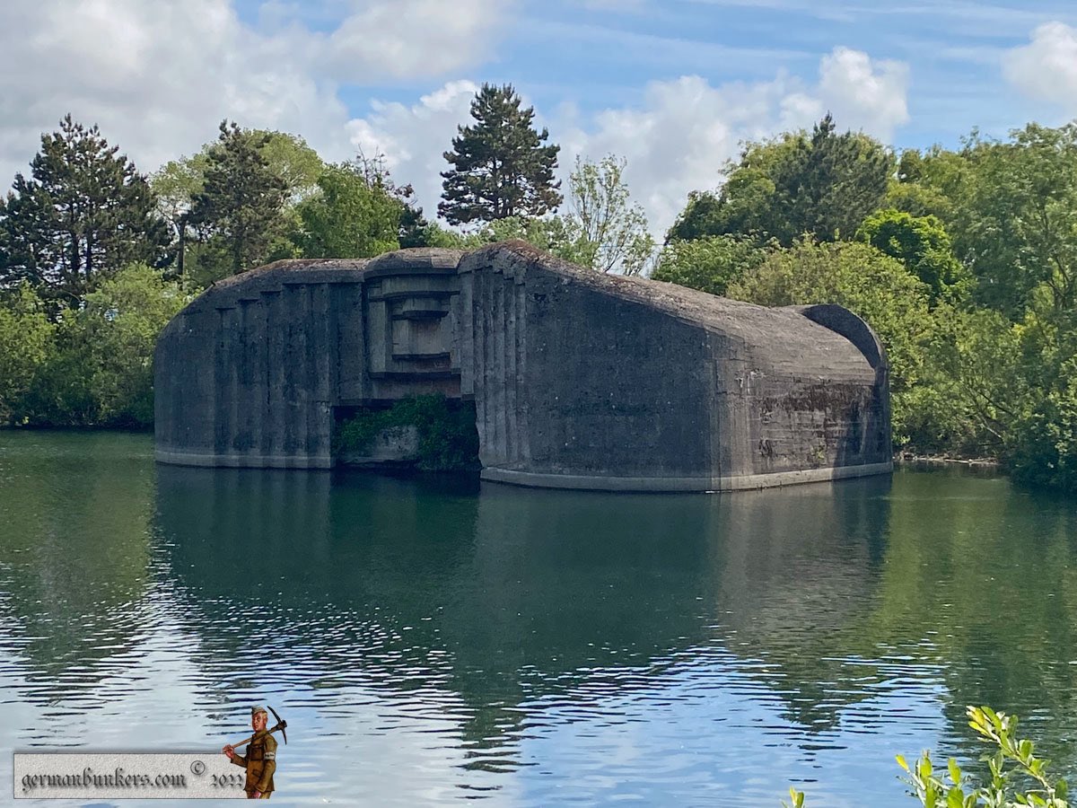 germanbunkers's tweet image. This remarkable sight along the Atlantikwall is StP St Firmin Bihen H.K.B. of the AOK 15 HKAR 7 Batterie which held 17 cm guns. The batterie covered the Baie de Somme, this 688 type casemate bunker now sits in a flooded sandpit. Last shot a Guard house bunker #WW2
