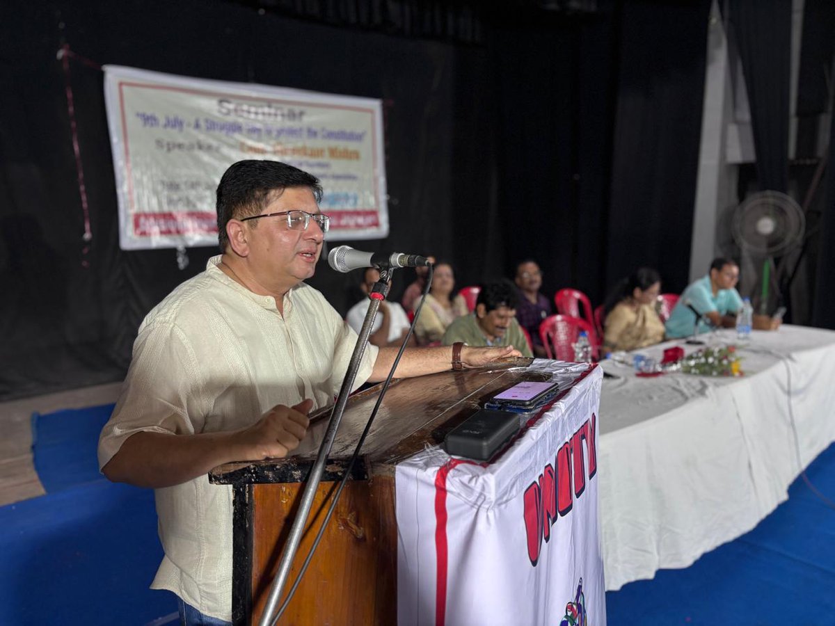 aiiea1951's tweet photo. Comrade Shreekant Mishra, GS AIIEA addressed a seminar captioned "9th July 2025 - a Struggle Day to Protect the Constitution" in Siliguri .
@ravishndtv @ndtv
@IndianExpress
@thewire_in
#StopLabourCodes
#WorkersUnite
#FightExploitation #WomenWorkersMatter
#LabourRights https://t.co/9pm284cuCM