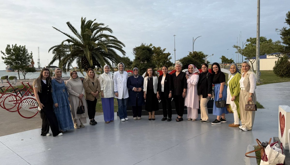 Gülayşe Durak (@gulaysedurak) on Twitter photo 📍SAMSUN /İLKADIM
İl Kadın Kolları Başk. <a href="/avtugcedagdemir/">Tuğçe Dağdemir Muslu</a> ev sahipliğinde, yıllarca İl Başkanlığı görevlerinde bulunan kıymetli yol arkadaşlarımız <a href="/akrztrk/">Arb.Av.Çakır Öztürk</a>,<a href="/Rabia_BayKeser/">Rabia BAY KESER</a> , Firsevs Bozçelik hn. bir araya geldik.
Kıymetli İl Başk. ve hanımlara teşekkür ediyorum.
<a href="/AKKADINGM/">AK Parti Kadın Kolları</a> 📍SAMSUN /İLKADIM
İl Kadın Kolları Başk. <a href="/avtugcedagdemir/">Tuğçe Dağdemir Muslu</a> ev sahipliğinde, yıllarca İl Başkanlığı görevlerinde bulunan kıymetli yol arkadaşlarımız <a href="/akrztrk/">Arb.Av.Çakır Öztürk</a>,<a href="/Rabia_BayKeser/">Rabia BAY KESER</a> , Firsevs Bozçelik hn. bir araya geldik.
Kıymetli İl Başk. ve hanımlara teşekkür ediyorum.
<a href="/AKKADINGM/">AK Parti Kadın Kolları</a>