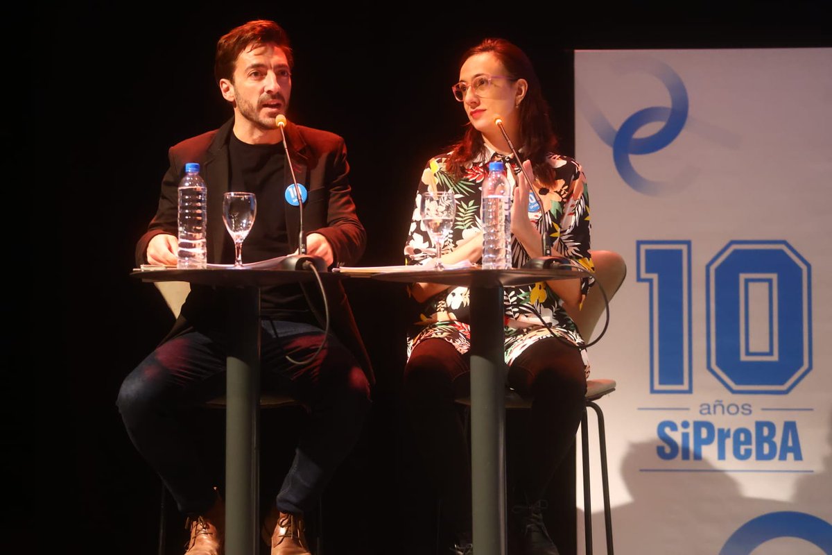 sipreba's tweet photo. 🔵 #SiPreBA10años en el Picadero

🗣️¡Por el periodismo y su rol para la democracia!

 🗨️Junto a @ivanaszerman y Mati Colombatti, @SilMercado, @arilijalad, @JusticiaXGrillo y @CarlaGaudensi exponen su análisis sobre la precarización y los ataques a la libertad en la era Milei. https://t.co/tAVuqgMqRG