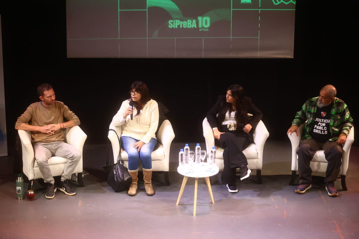 sipreba's tweet photo. 🔵 #SiPreBA10años en el Picadero

🗣️¡Por el periodismo y su rol para la democracia!

 🗨️Junto a @ivanaszerman y Mati Colombatti, @SilMercado, @arilijalad, @JusticiaXGrillo y @CarlaGaudensi exponen su análisis sobre la precarización y los ataques a la libertad en la era Milei. https://t.co/tAVuqgMqRG