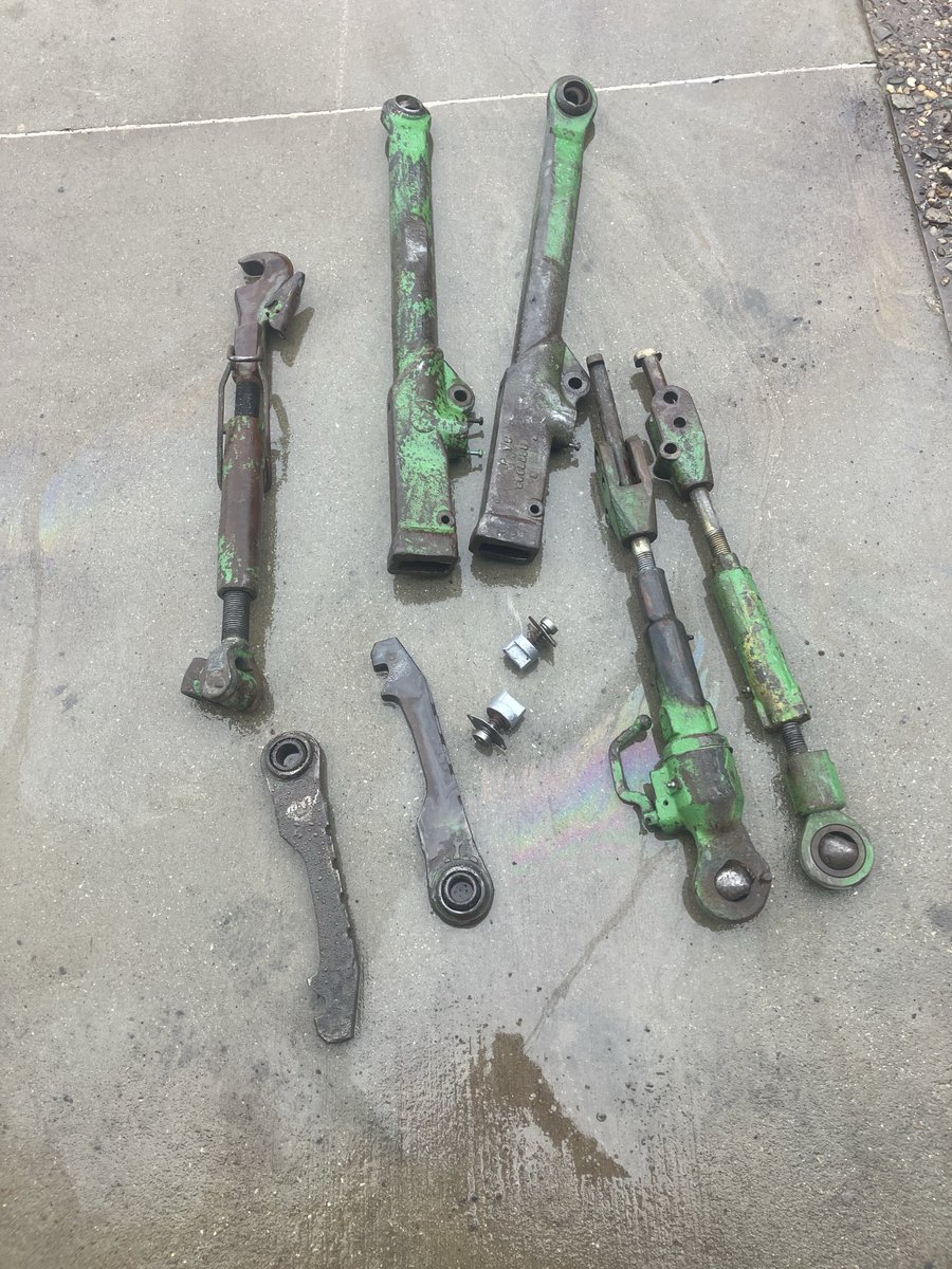 jev4320's tweet image. June 14th is national free up lift arms  top link day