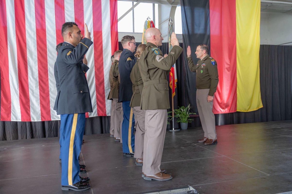 GEN Donahue, commander of USAREUR-AF, honors three French #HeroesOfTwoNations by providing a commemorative proclamation to LTG Benoit Desmeulles, commander of <a href="/RRCFrance/">Rapid Reaction Corps France - RRC-FRA</a>, and holds a reenlistment, during USAREUR-AF's #Army250 celebrations.

<a href="/USArmy/">U.S. Army</a> | <a href="/US_EUCOM/">U.S. European Command</a> | @DeptofDefense