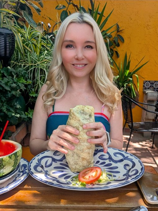 Watch Aaliyah Love🎀's leaked NSFW photo on TwXstars