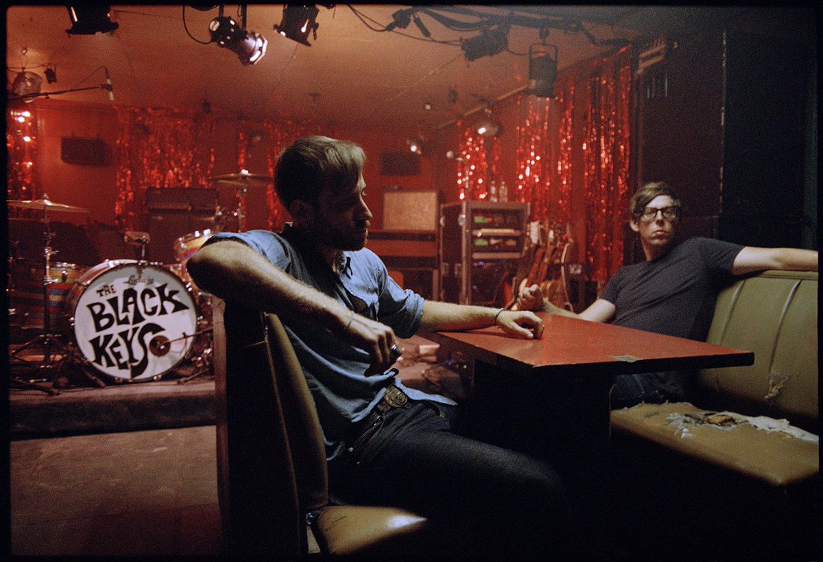 Transparent_AP's tweet image. Calling all fans of The Black Keys !! Stop by the Transparent Clinch Gallery before the big show on The Stone Pony Summer Stage to see some prints of the band photographed by Danny Clinch . Grab a few postcards , say hi to Tina and browse our collection of fine art photography ⭐️