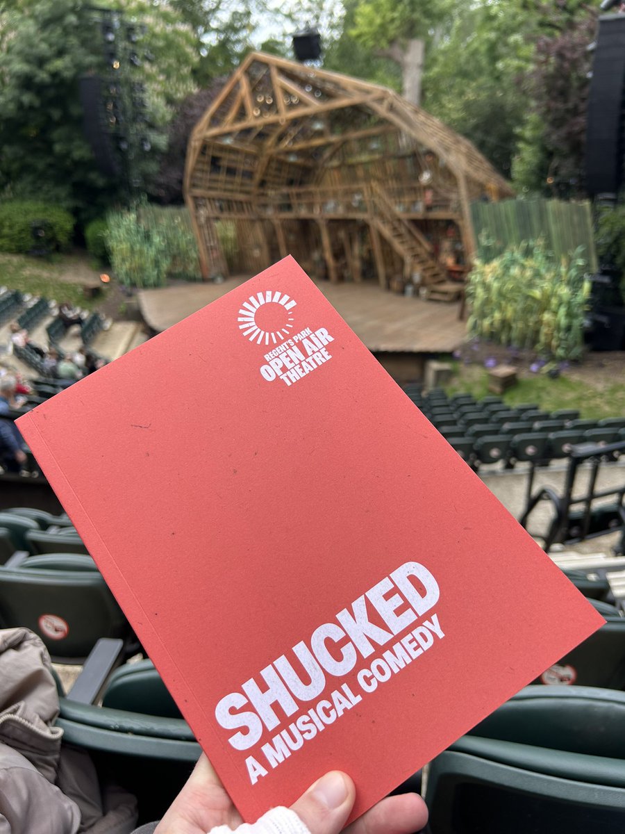 beyondcurtain12's tweet photo. Let’s get @Shucked_Musical transferred to the West End 🌽 https://t.co/SWcVIb5z07