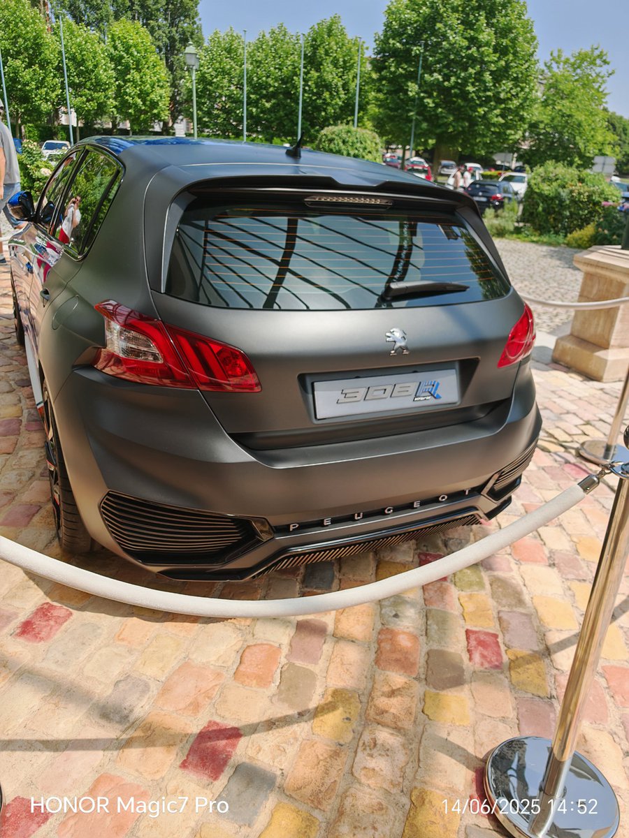Sebastien9070's tweet image. Petite visite à l'@AventurePeugeot avant la grosse journée de demain 🏎️💨🏁.
Je ne t'ai pas vu @Doudou_TrainDoc , j'ai fait mon timide, il faut le dire passage en coup de vent. 😉😅
A demain tous 🏁 #308gti #208gti 
Ps: Mention spéciale ❤️ pour l'Audi R8 🤫