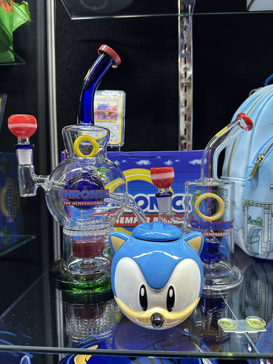 1992_sonic's tweet photo. An addendum to yesterday’s post!😉 Here is the @hemperco Bongs! Chronic The Hemphog would be so happy! I love the unusual and different items in the collection! #hemper #chronicthehemphog #SonicTheHedgehog
#guinnessworldrecords
#Sega
#Sonic
#Segaofamerica
#SegaUK https://t.co/j8XYswNpFu