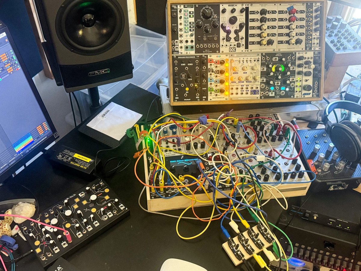 Headphone Commute (@h_c) on Twitter photo Ever wondered what powers <a href="/abulmogard/">Abul Mogard</a>'s colossal drones? Zoom in on the modules behind his atmospheric sound, with plenty of in-depth detail, technical insight, and more, happening right now on Headphone Community! Plus, a 75% OFF coupon expiring soon!
patreon.com/HeadphoneCommu… Ever wondered what powers <a href="/abulmogard/">Abul Mogard</a>'s colossal drones? Zoom in on the modules behind his atmospheric sound, with plenty of in-depth detail, technical insight, and more, happening right now on Headphone Community! Plus, a 75% OFF coupon expiring soon!
patreon.com/HeadphoneCommu…