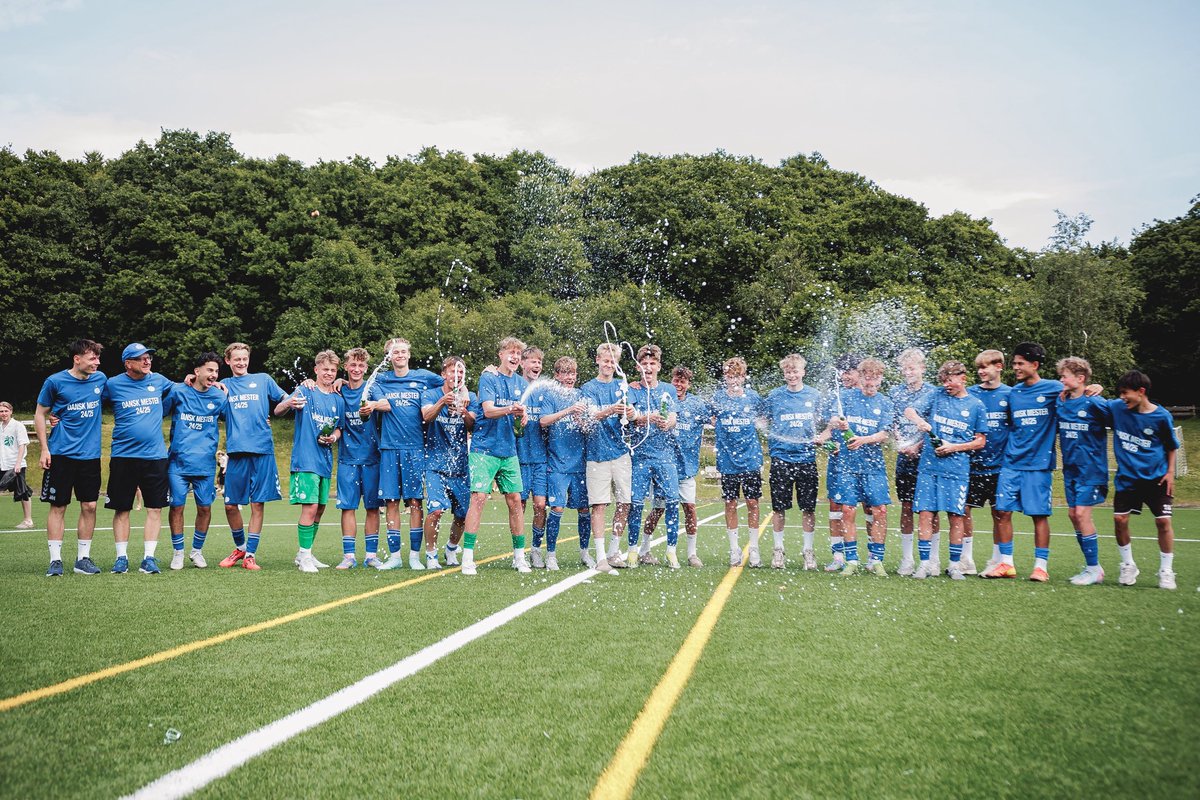 𝗗𝗔𝗡𝗦𝗞 𝗠𝗘𝗦𝗧𝗘𝗥 🏆

Med en 1-0-sejr over Lyngby i dag sikrede vores dygtige U15-mandskab sig guldet i ligaen en runde før tid 👏
