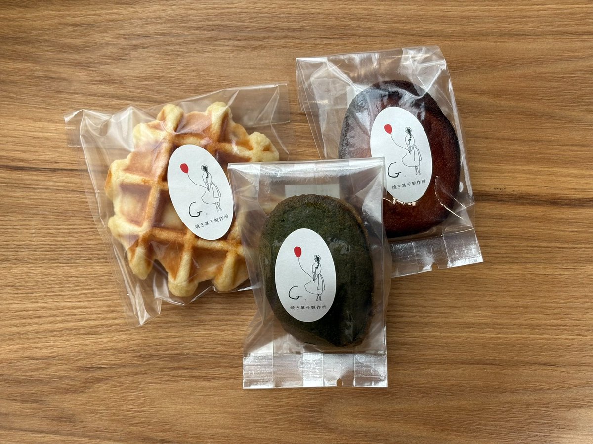 お♡このもらったフィナンシェおいしー(⑅•͈૦•͈⑅)抹茶と白みそだって♡しっとりフィナンシェ♡タイプです！！どっちもおいしかったけど抹茶！！すきー♡