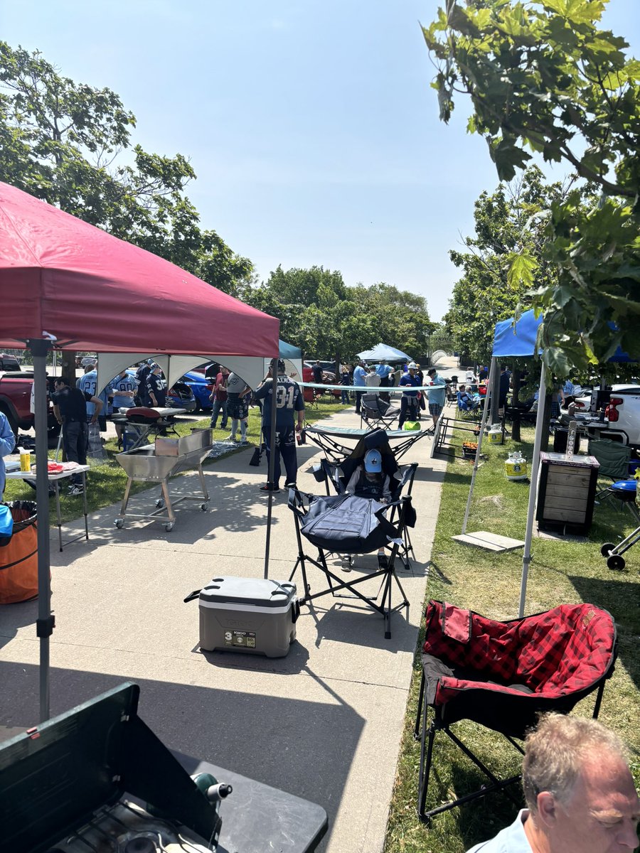 Tailgate filling up at the #Argos home opener. .#CFL