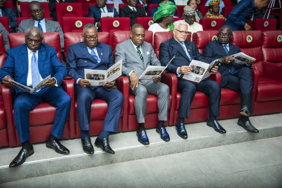 Le 13 juin 2025 à Dakar, j'ai été officiellement élevé au rang de Docteur Honoris Causa du Centre d’Études Diplomatiques et Stratégiques (CEDS) de Dakar. Une consécration longtemps attendue, plusieurs fois reportée depuis sa première annonce en 2021.

La cérémonie, empreinte