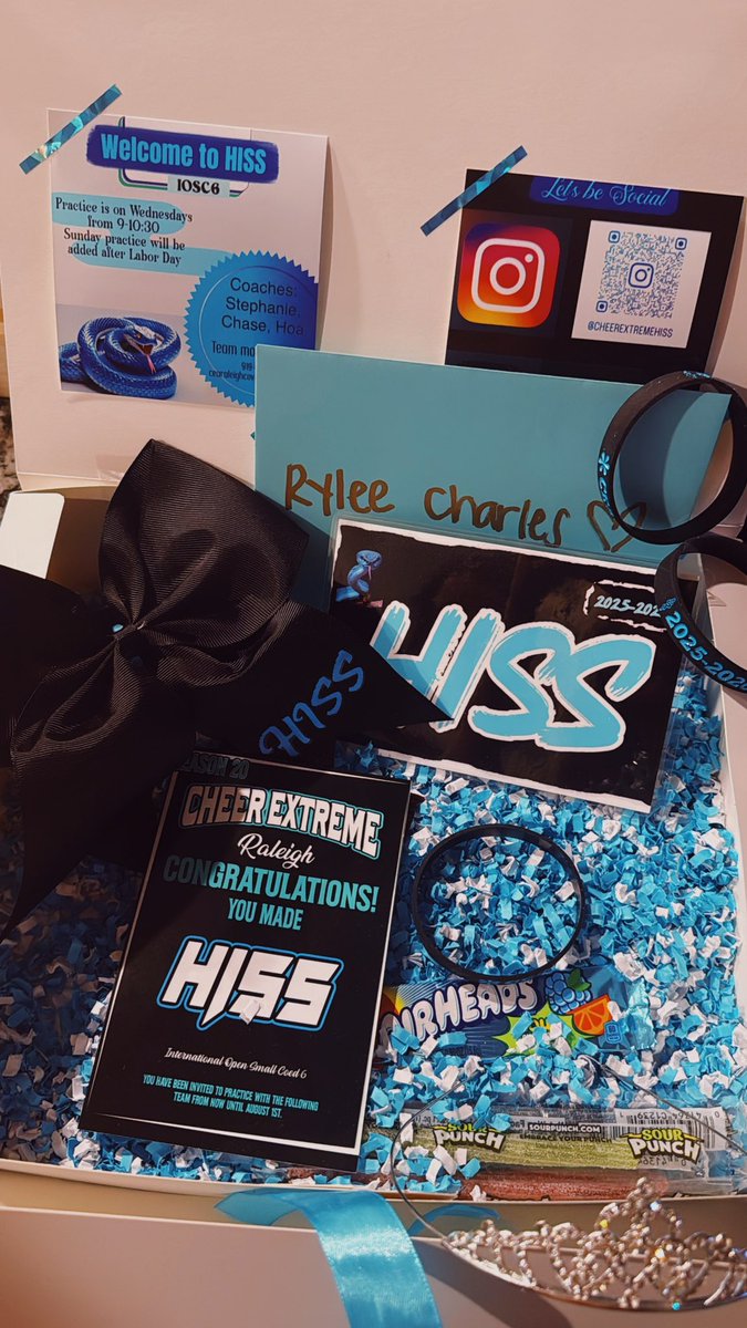 last one here we go!! 💙💙
<a href="/ceaHISS/">cheerextremeHISS</a>