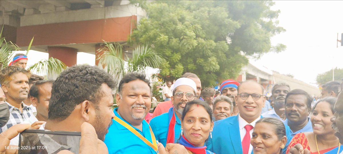 SPManikandan13's tweet photo. இன்றுசிறுத்தைகளின் கட்டுப்பாட்டில் திருச்சி தினறியது https://t.co/X6YX4qamDz