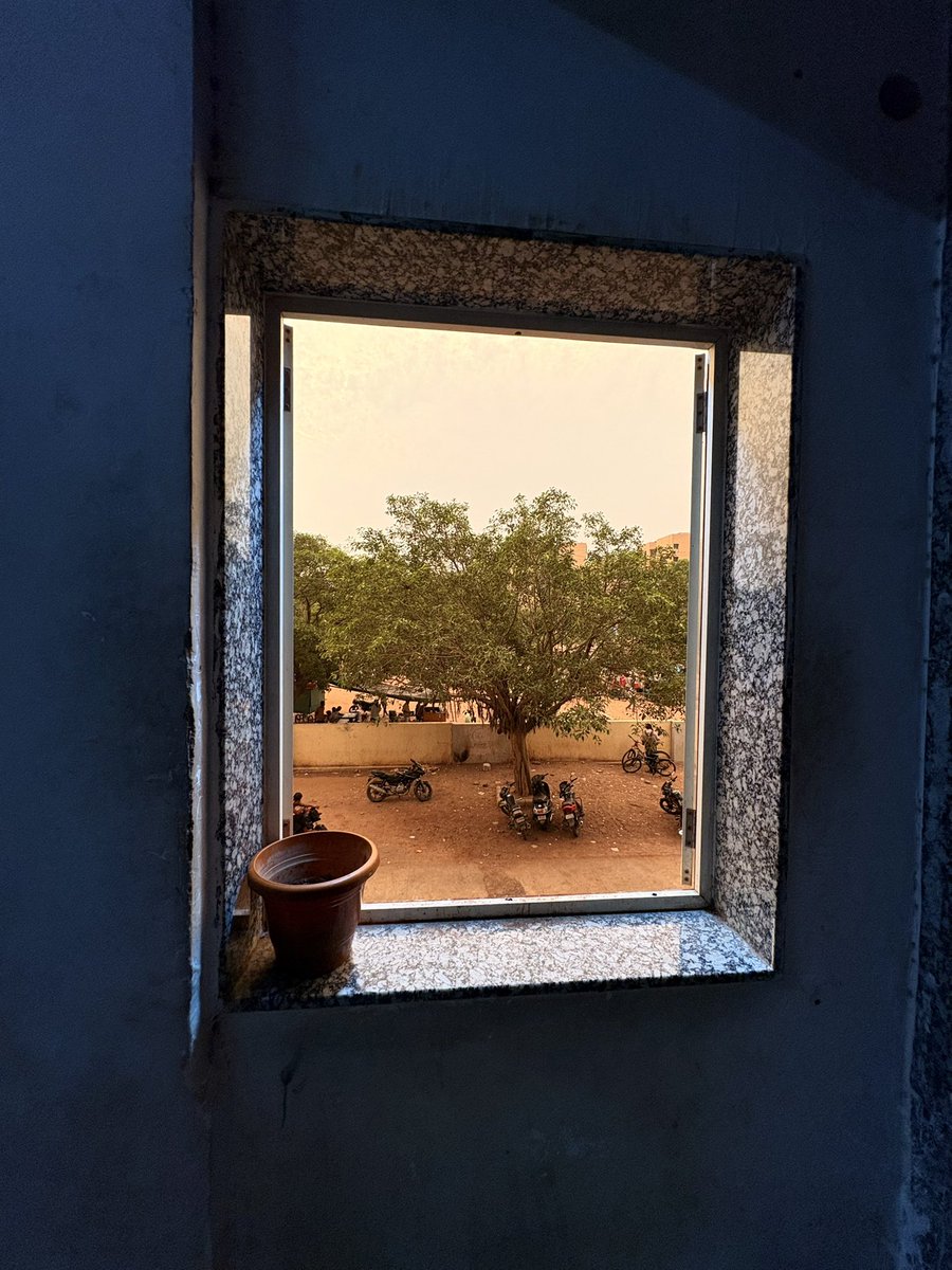 ManoharsinghD's tweet image. खिड़की;