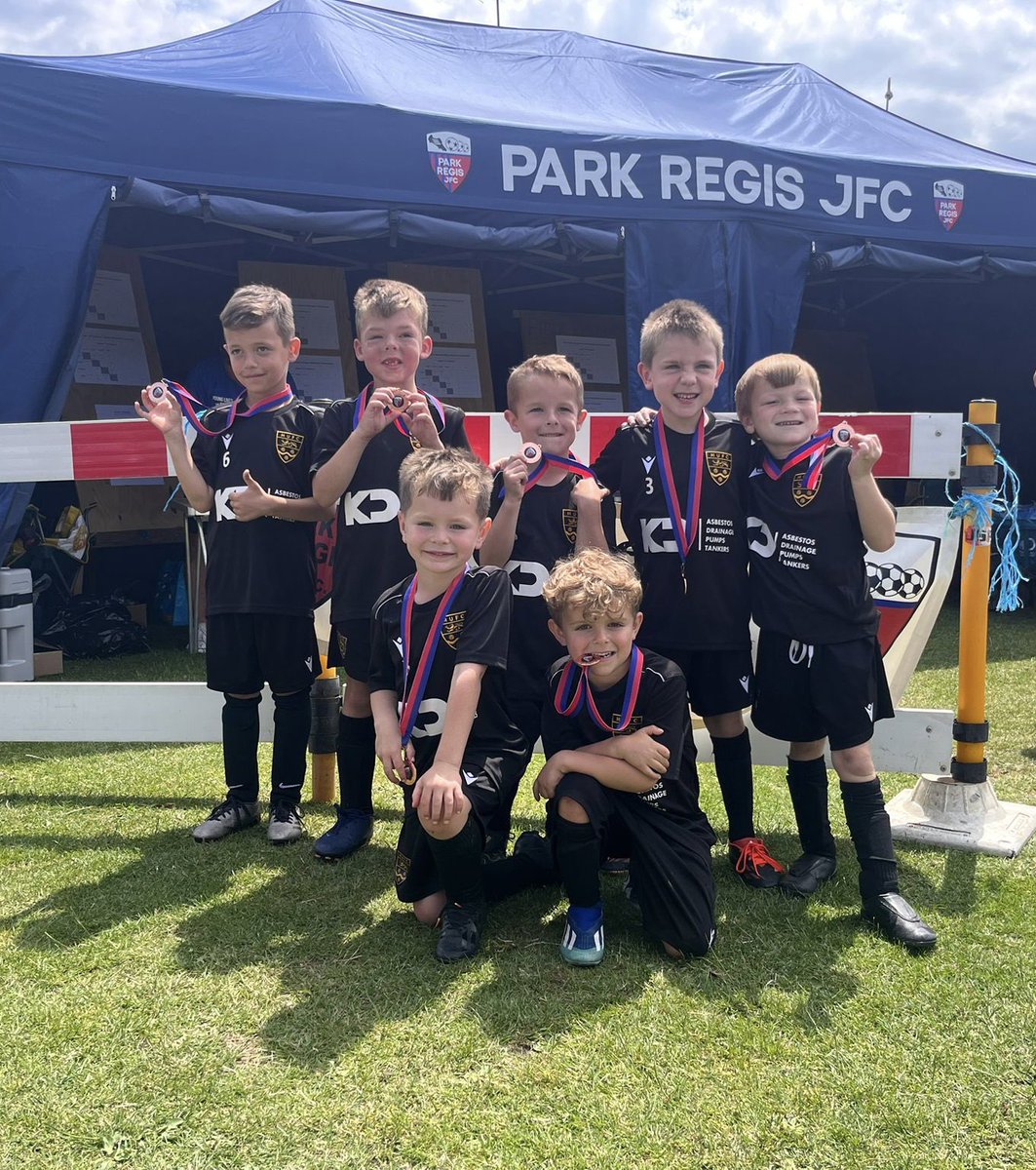 mufccommunity's tweet image. Next seasons u7 Amber participated in the annual Harrison Staines Memorial Tournament today at Park Regis JFC &amp;amp; the team observed a minute’s silence prior to the event starting. 

Thanks to Park Regis JFC for their hospitality &amp;amp; well done to our boys for their performances 🟡🏆
