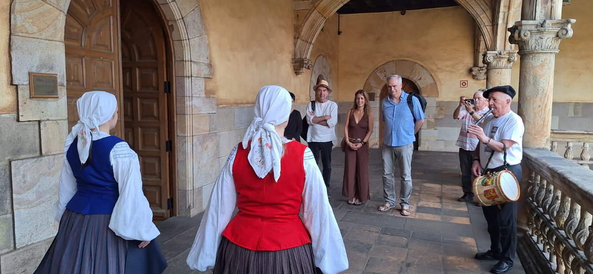 Nabarraldek Oñatin antolatu duen kongresuan izan gara.

Diziplina ezberdinetako hainbat adituk hartu dute bertan parte 'Baskonia globalizazioan' lelopean.

Iragana oinarri izanda eta egungo testuingurua aztertuz, hausnarketa kolektibotik etorkizuna marraztu beharra daukagu.