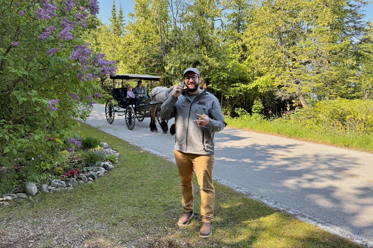 toddsservices's tweet photo. This may not look like work, but believe it or not it is! Alec had a 3 mile bike ride to get to a meeting on Mackinac Island with a client. Since 1901 there has been a ban on motorized vehicles on the island. So if you need to get around, you either need to walk, or ride a bike. https://t.co/2AE0o4mOU1