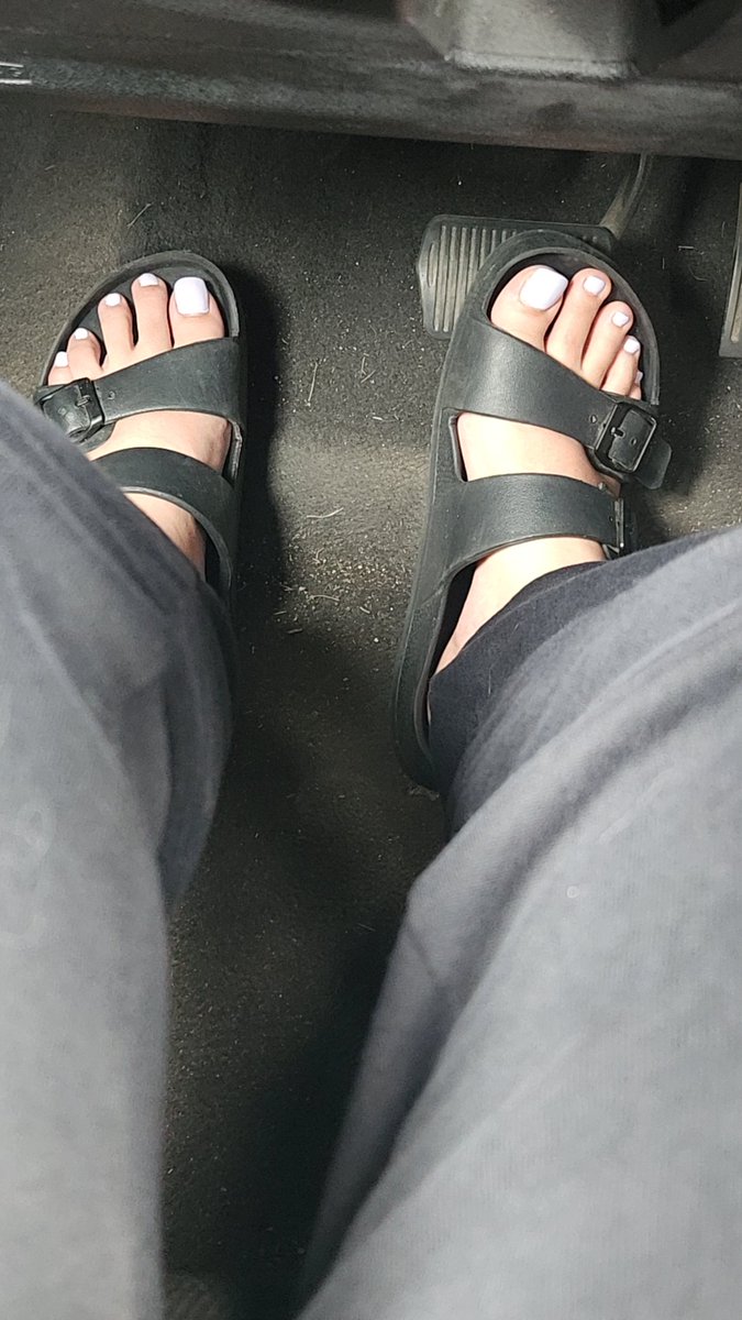 DakotaSeven7's tweet photo. Let's run some errands together, but instead, you drive while you admire my feet in your lap? 🥺😘 
#feetِ #sandals #driving #feetworshi̇p #errands https://t.co/3z78StLfdw