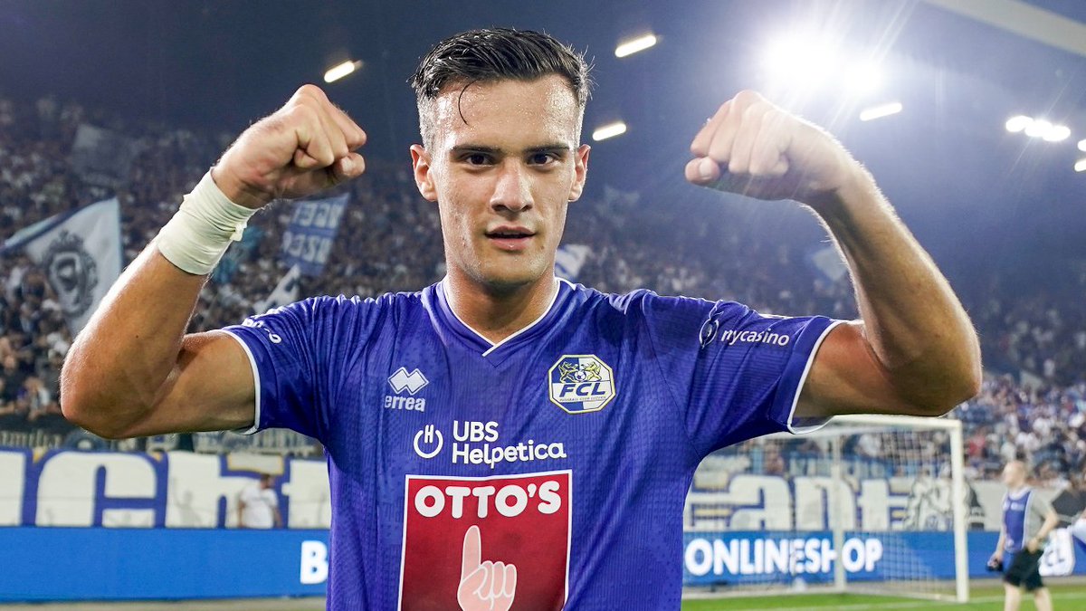 Aleksandar Stankovic

İtalya ve Sırbistan pasaportlarına sahip 19'luk ön libero Sırbistan U21'de oynuyor İnter altyapısından yetişti sezonu İsviçre'nin Luzern takımında geçirdi hem savunma hem hücum dengesine sahip teknik becerileriyle  ve liderlik özellikleriyle dikkat çekiyor.