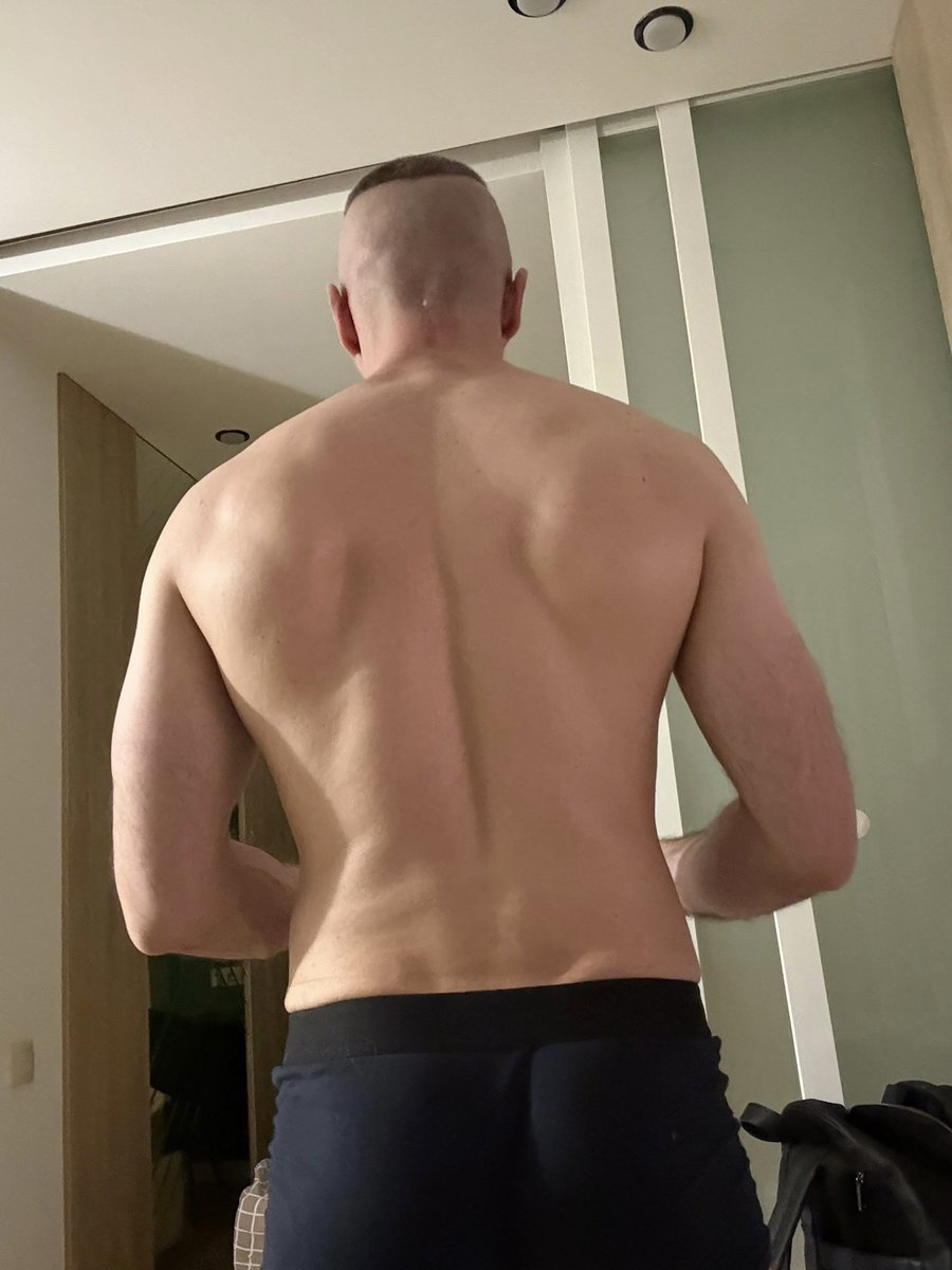 今天發情 找玩伴
被海陸哥架著 招待火車便當
玩的好爽、好爽下次還要🥵