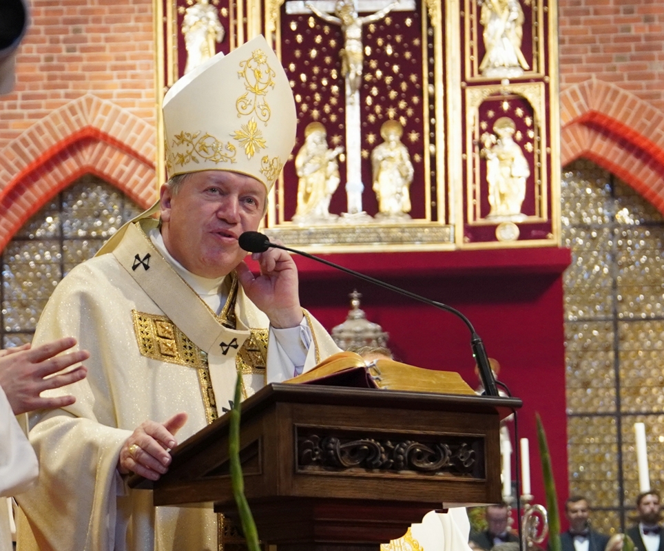 Wierni archidiecezji wrocławskiej modlili się w intencji abp. Józefa Kupnego z okazji 12. rocznicy ingresu, przypadającej  16 czerwca. Modlitwą otaczali także nowych nadzwyczajnych szafarzy Komunii św., ceremoniarzy i lektorów.
wroclaw.gosc.pl/doc/9305375.Po…