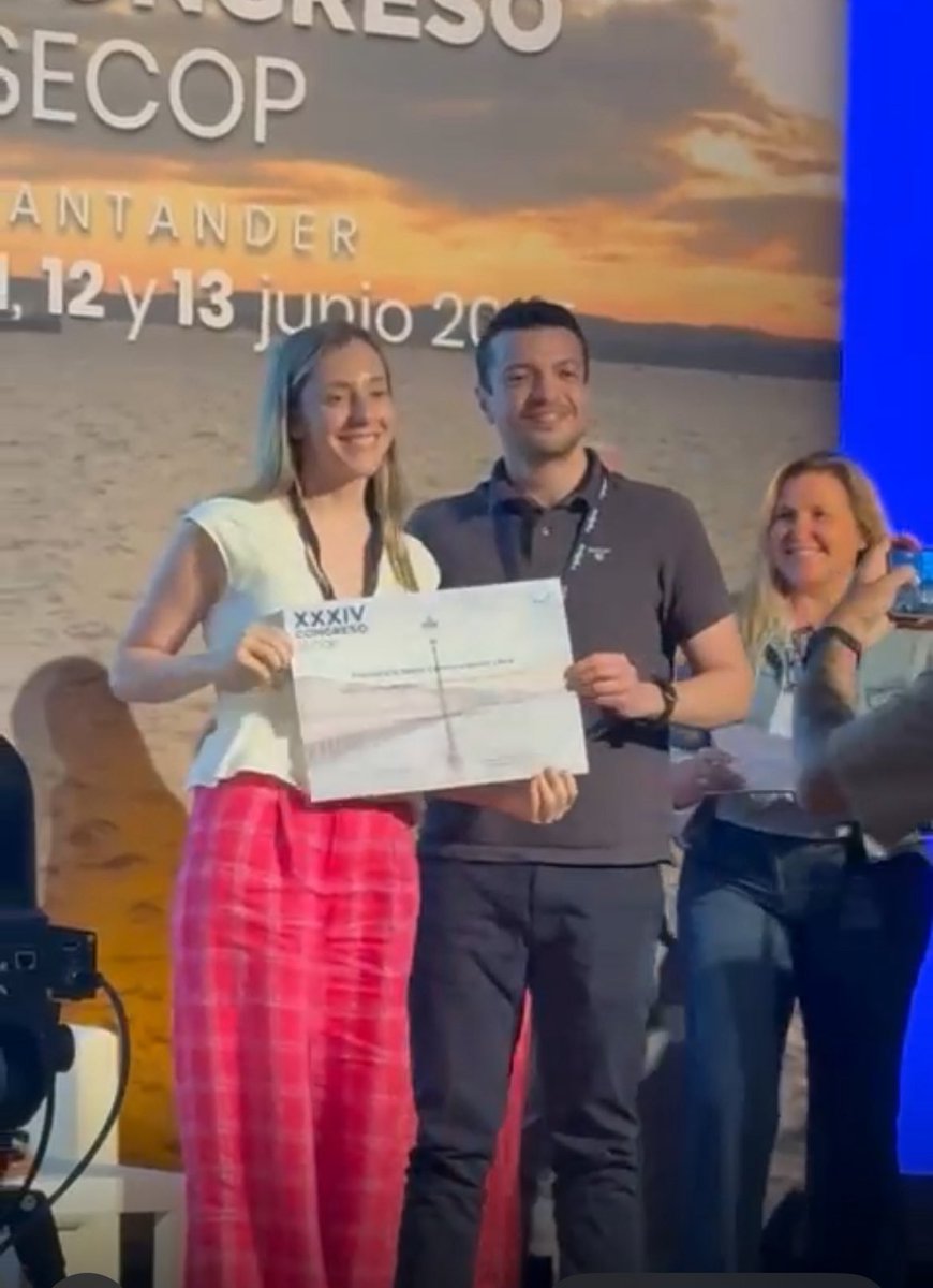 🏅🎉¡¡Enhorabuena a la Dra Ventas por el premio a la Mejor Comunicación oral durante el #secop2025 y a la Dra Vicente por el premio a la mejor comunicación en Vídeo!! 
#premio #RyC #oculoplastia