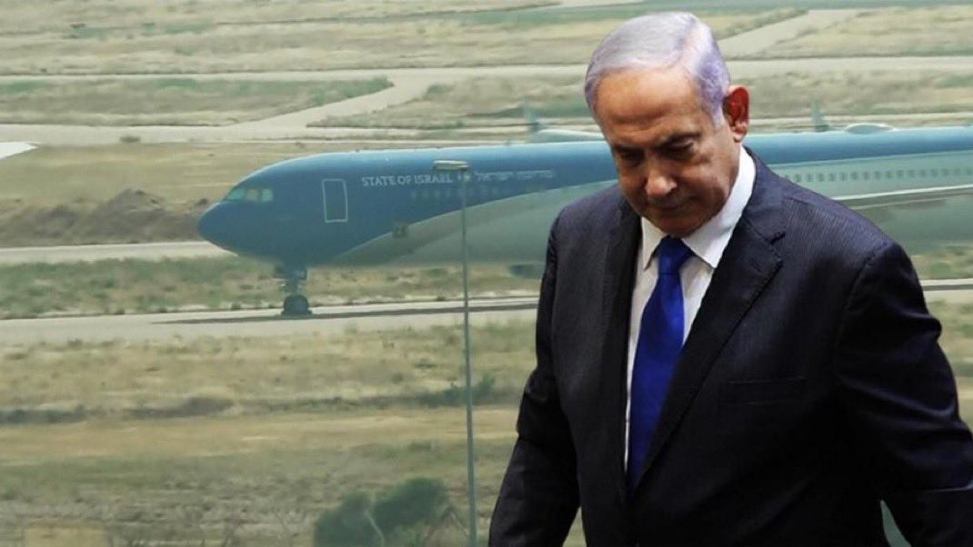📌Netanyahu’nun uçağı Yunanistan’da. #Greece
Netanyahu kaçtı mı ? Uçağı güvenlik için İsrail dışına mı taşındı ? 

Başbakan Netanyahu ve Cumhurbaşkanı Herzog tarafından kullanılan İsrail devletine ait uçak şu an Atina Havalimanı’nda park halinde olduğu görüntüledi.