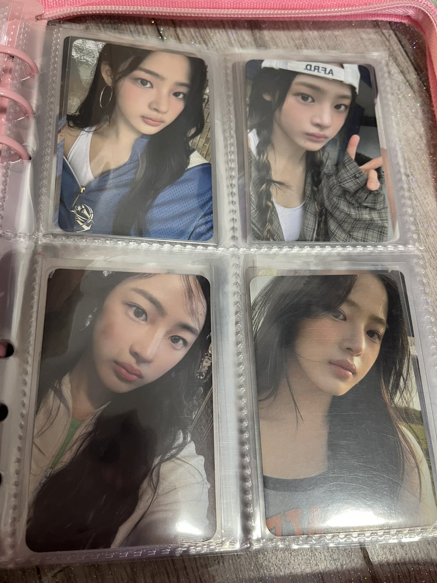 haerirei's tweet photo. ⭑wts | lfb

╰ minji get up vce pob and 
      linefriends set

— strictly sold as set
— check alt

t. newjeans minji line friends get up vce pob https://t.co/CS6G1ZP8E4