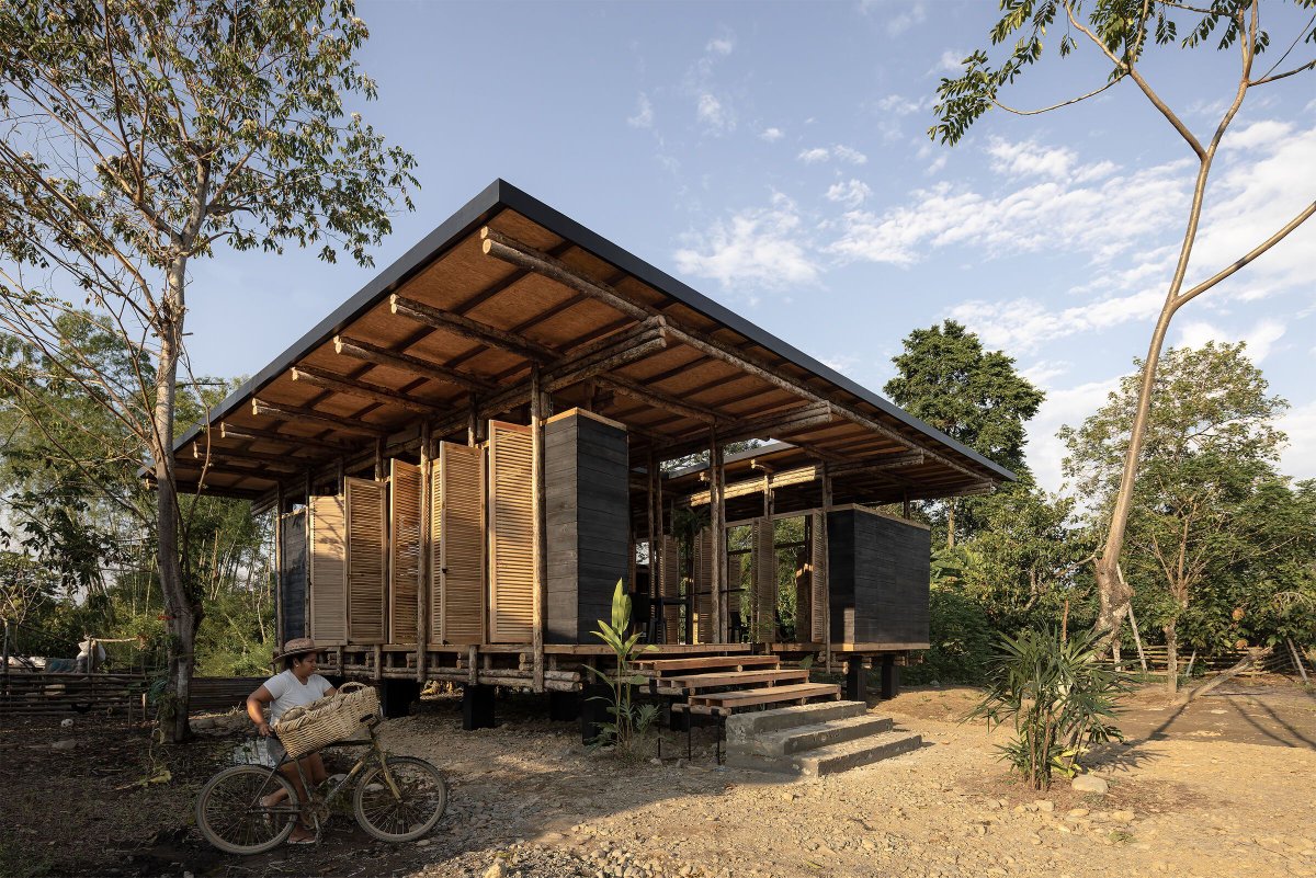 Archello's tweet image. La Panificadora by Natura Futura transforms flood-prone land in rural Ecuador into a timber-built, modular center for education, bread-making, and community empowerment.
buff.ly/cZUYUsN
#CommunityArchitecture #TeakConstruction #DesignForResilience