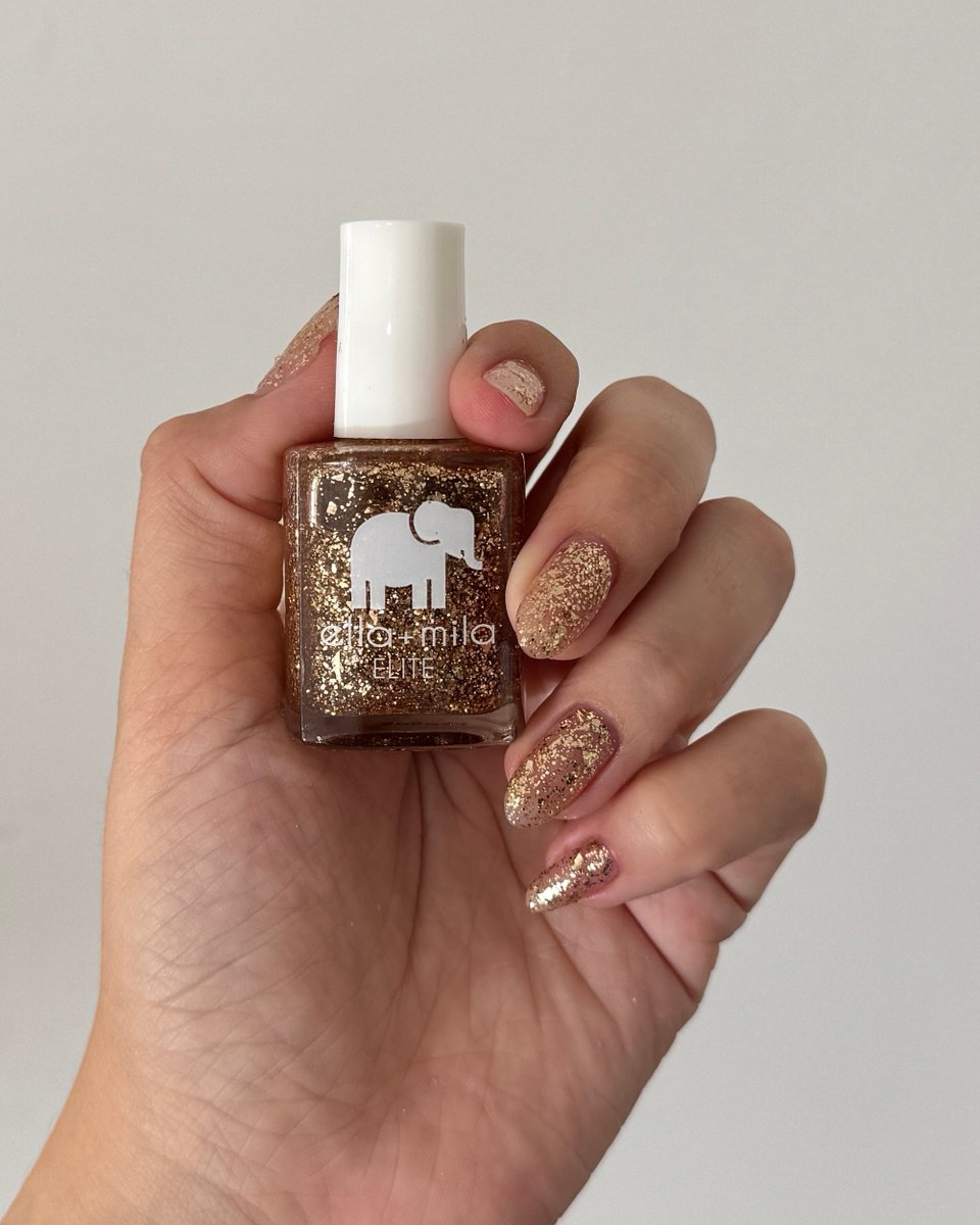 All that glitters IS gold ✨ Our polish Drippin' Gold is the delicate gold glitter you need in your nail polish collection

#ellamila #goldnails #glitternails #nailgoals @nailartbydaisy