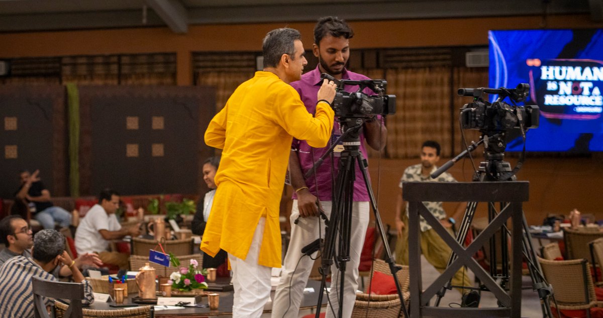 SadhguruAcademy's tweet image. Ashutosh Pandey, Chief Business Officer turns budding filmmaker at Human Is NOT A Resource 2025

#HumanIsNOTaResource #UnpackHumanPotential #HumanPossibility