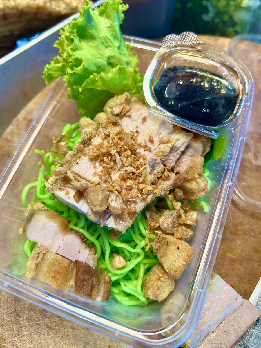 CanthrWichcha's tweet photo. ฝากร้านหมูกรอบเล็กๆ  แม็กหมูกรอบบ
ตลาดนัดเปิดท้ายทางรถไฟด้วยนะครับ https://t.co/ltFW4tY937