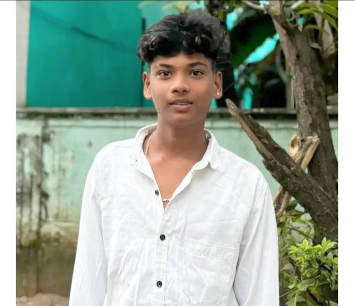 Two  students drowned in a canal in Ponneri on Saturday afternoon while bathing, triggering grief and shock among the local residents. The deceased were identified as Kugan, 13, a Class 8 student of Andarkuppam Govt School, Nishant, 16, a Class 11 student of Ponneri Govt school.