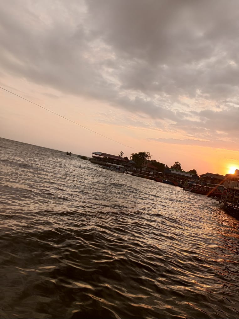 BNWanjira's tweet photo. Dunga Beach is your best place to eat your money after selling your land🏌️ https://t.co/XOsyLe5ED5