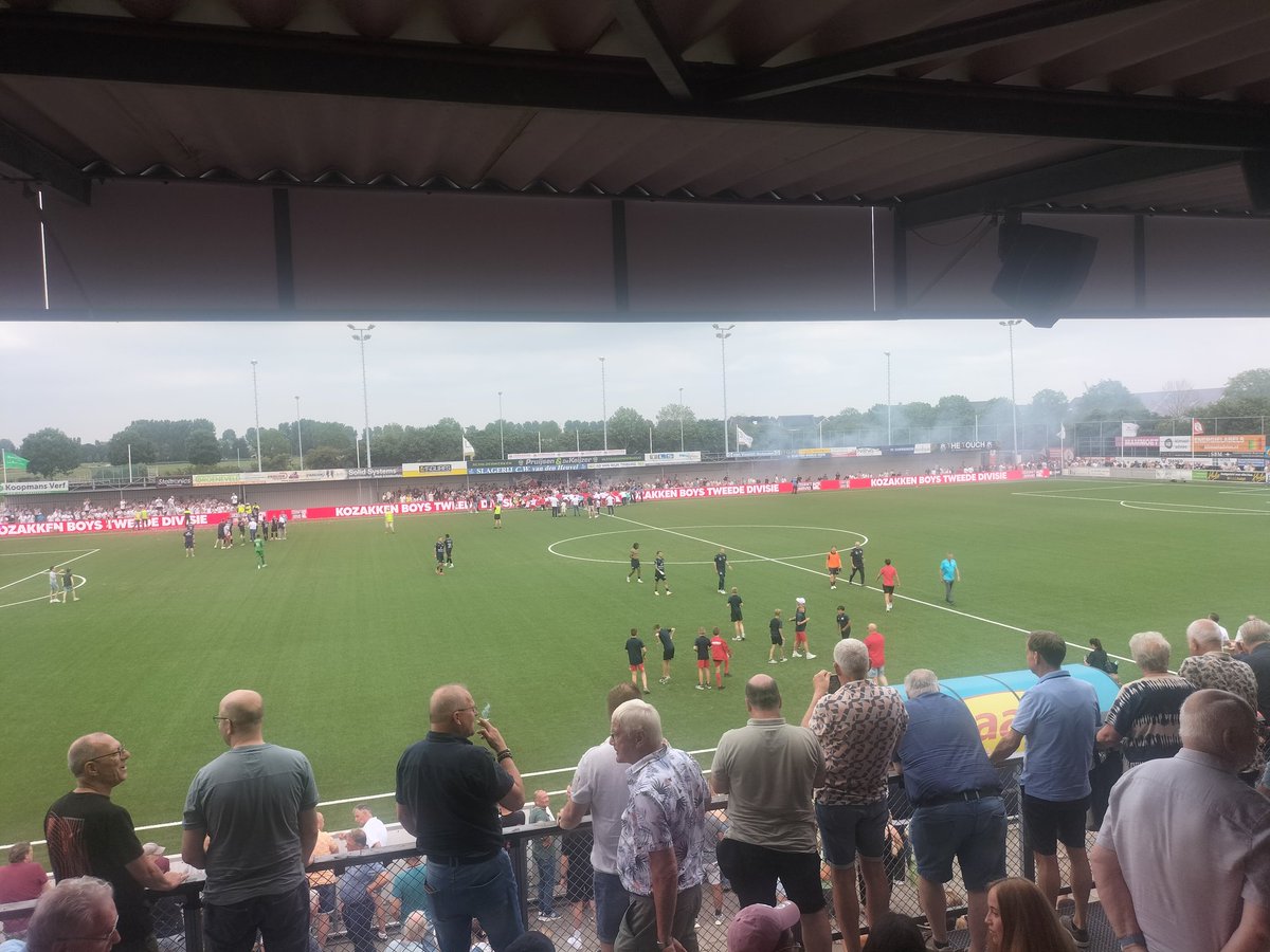 De <a href="/KozakkenBoys/">Kozakken Boys</a> maakten indruk en versloegen <a href="/scvvnoordwijk/">SC vv Noordwijk</a> met maar liefst 4-0. 

De Kozakken zijn zo na een bewogen seizoen in de derde divisie gelijk weer terug in de #tweededivisie ! 

Gefeliciteerd #kozakken !! 

Voor <a href="/scvvnoordwijk/">SC vv Noordwijk</a> rest niets anders dan een nieuwe start!