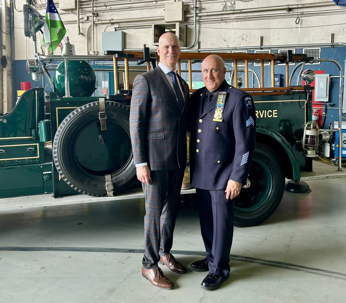 Congratulations to the NYPD Sergeants who successfully completed Emergency Service Unit training — joined by SOD Director SGT Doug Walden, who continues to serve as a proud member of ESU.

This accomplishment speaks volumes about the caliber of our #frontline leaders.

@SBANYPD