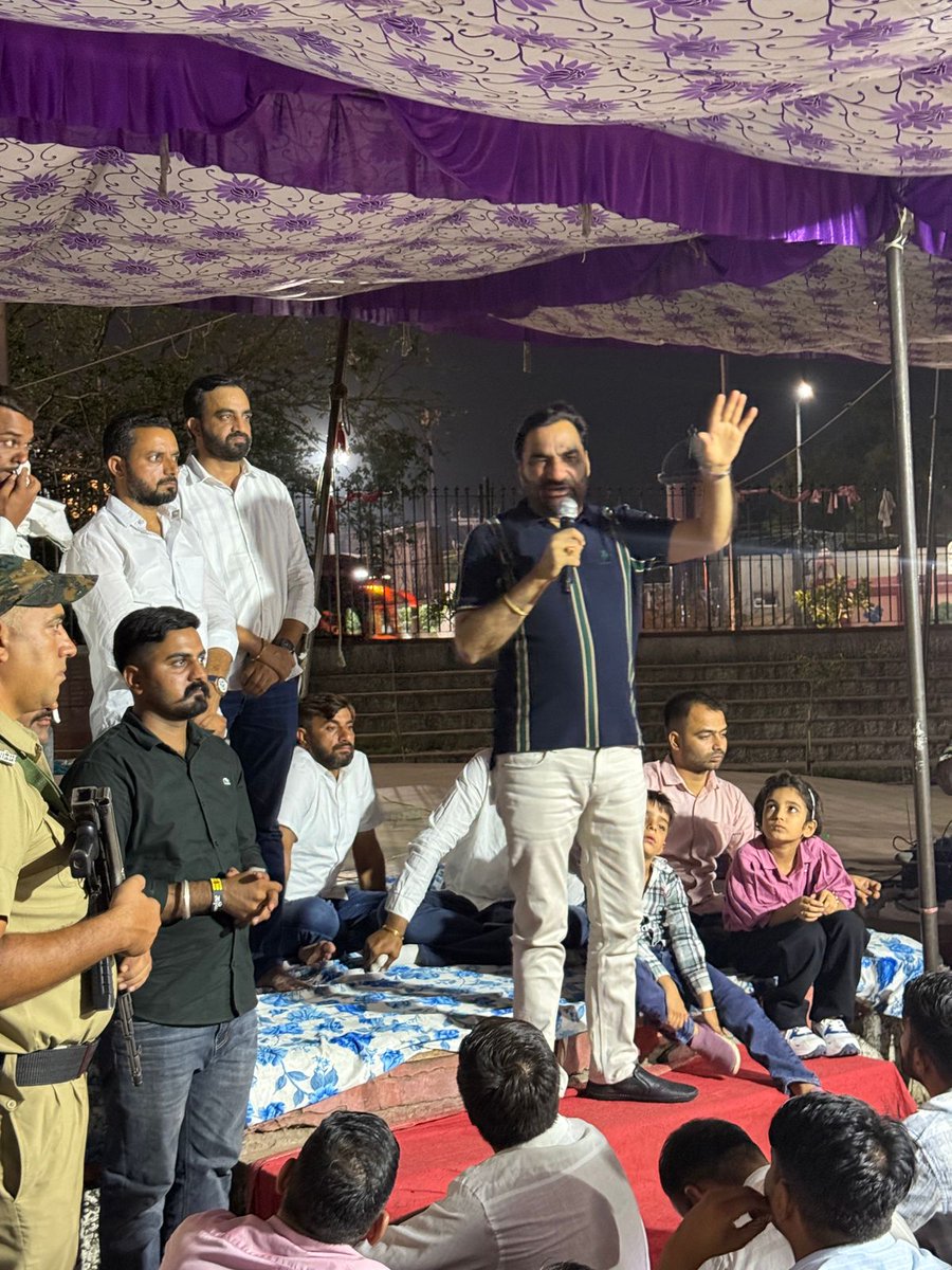 hanumanbeniwal's tweet photo. S.I. भर्ती को रद्द करवाने तथा RPSC के पुनर्गठन की मांग को लेकर जयपुर स्थित शहीद स्मारक पर धरना जारी है | https://t.co/IBY2RMsoRE