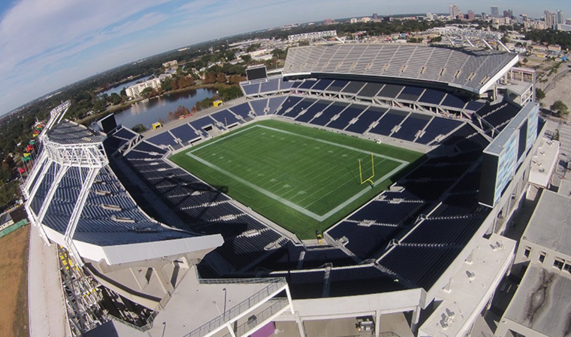 skzpopbase's tweet photo. Stray Kids will be performing at the Camping World Stadium today with an expected attendance of +50k people!

- They are the first K-Pop act to perform at this venue
- It’s expected to become the most attended US K-pop show by a JYPE act and by a 4th gen group.

#dominATE_Orlando https://t.co/Igavfqca4Z