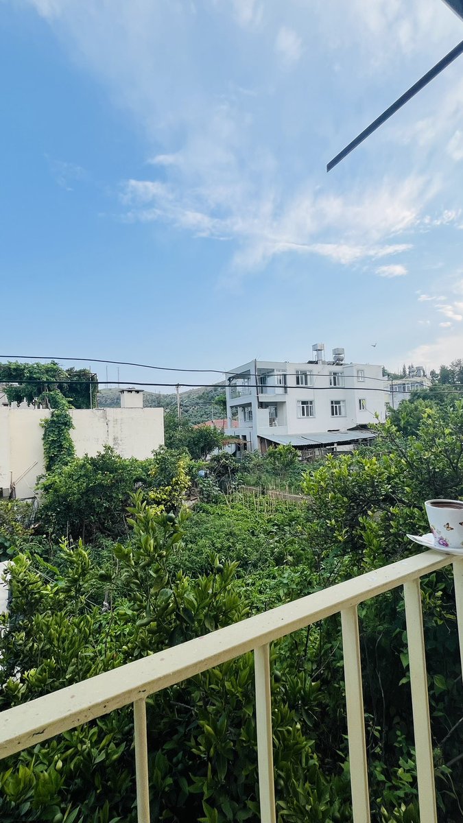 Hiçbir şeyi ‘sonra’ya bırakma.
Sonra, kahve soğur.
Sonra, hevesin kaçar.
Sonra, gün geceye döner.
Sonra, insanlar büyür.
Sonra, insanlar yaşlanır.
Sonra, hayat geçip gider.
Sonra, fırsatın varken yapmadıkların için pişman olursun..
#oymapınar
#manavgat