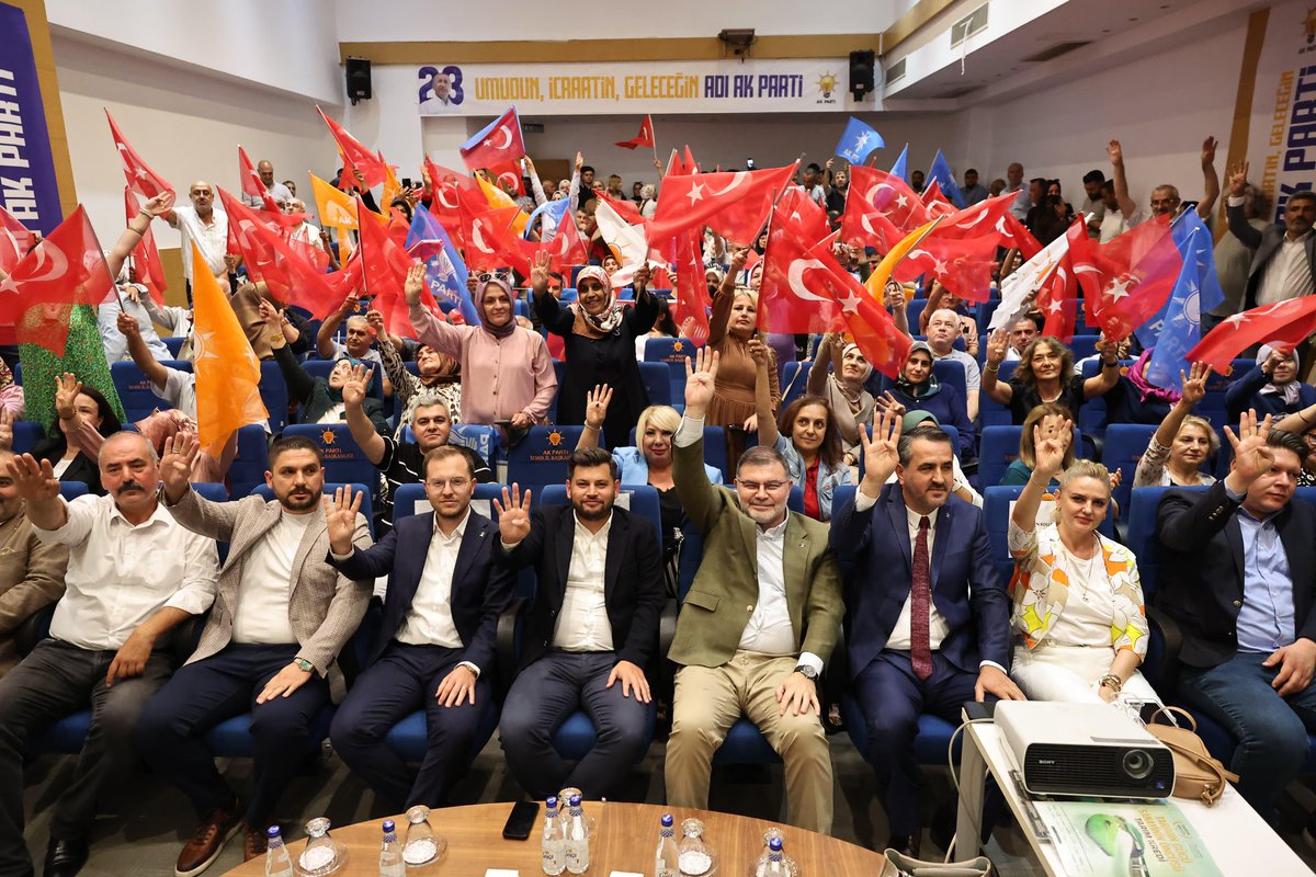 Bayraklı İlçe Danışma Meclisi toplantımızı, değerli yol arkadaşlarımızın katılımlarıyla gerçekleştirerek birliğimizi, beraberliğimizi ve heyecanımızı tazeledik.

Kutlu davamıza emeği geçen teşkilatımızın her bir üyesine ve İlçe Danışma Meclisi toplantımıza katılarak demokrasi