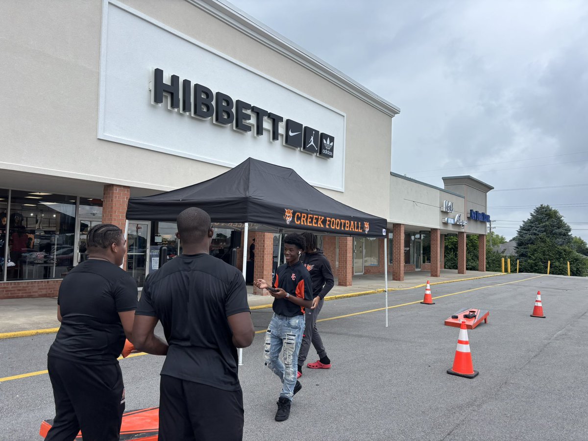 FernCreekFB's tweet photo. Come see us at the Hibbett Grand Opening in FERN CREEK! @hibbettofficial 
@fcthsathletics @FernCreekHigh https://t.co/4QaWWreGTQ