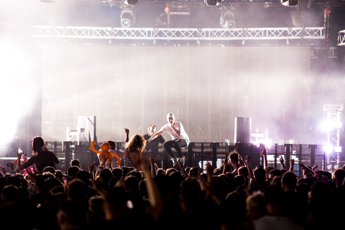 Look at the size of that crowd 💥

Snapped at SW4 in 2016 by Graham Joy.