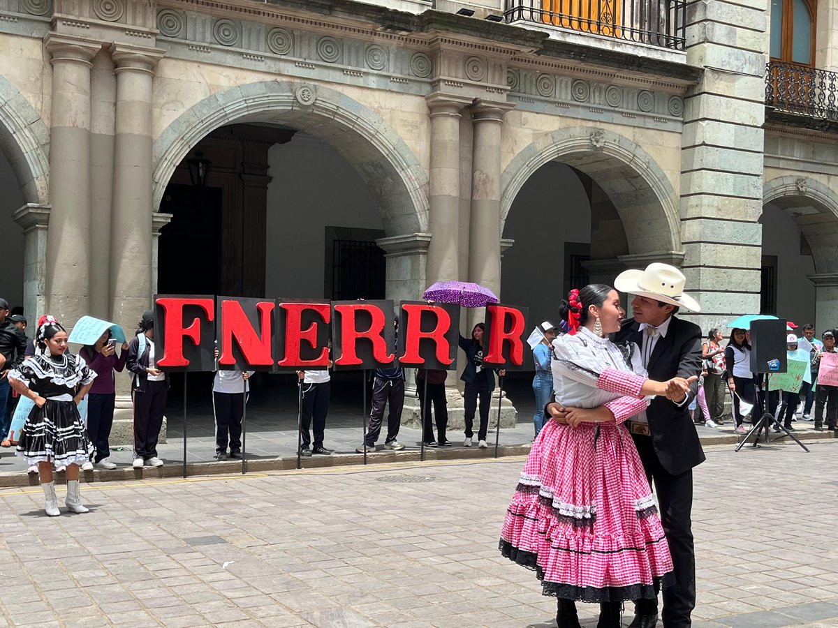 Tú y yo así en una manifestación de la #FNERRR, no se piénsalo… 🤭❤️‍🔥✊🏻💘