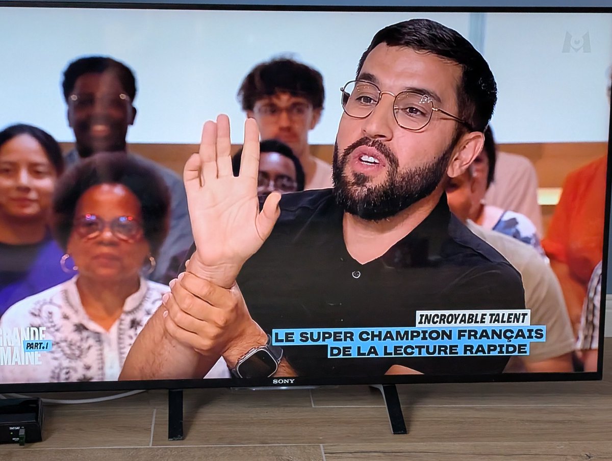 On respecte de moins en moins les journalistes, et c'est dramatique, c'est une profession essentielle. Mais parfois je me dis qu'il y en a qui cherchent... Nouvelle promo du bullshit des champions du monde de lecture rapide à l'instant sur M6🙄🙄🙄La négation du journalisme.