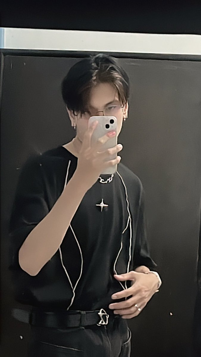 AKI (@aki1999die) on Twitter photo 